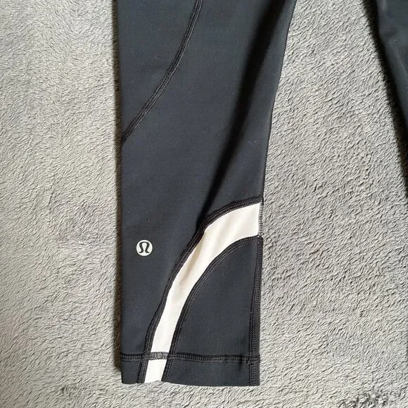 Lululemon Athletica Yoga Black Capri Back Pocket Legging Pant Women's Size 6 - Picture 3 of 8